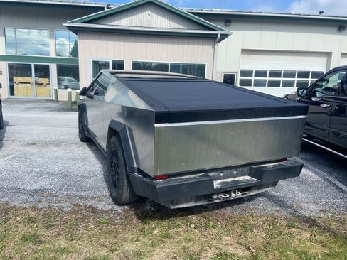 Used 2024 Tesla Cybertruck AWD Crew Cab image 4