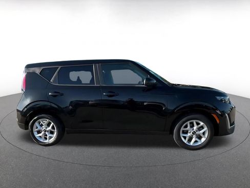 Used 2025 Kia Soul LX w/ LX Technology Package FWD image 16