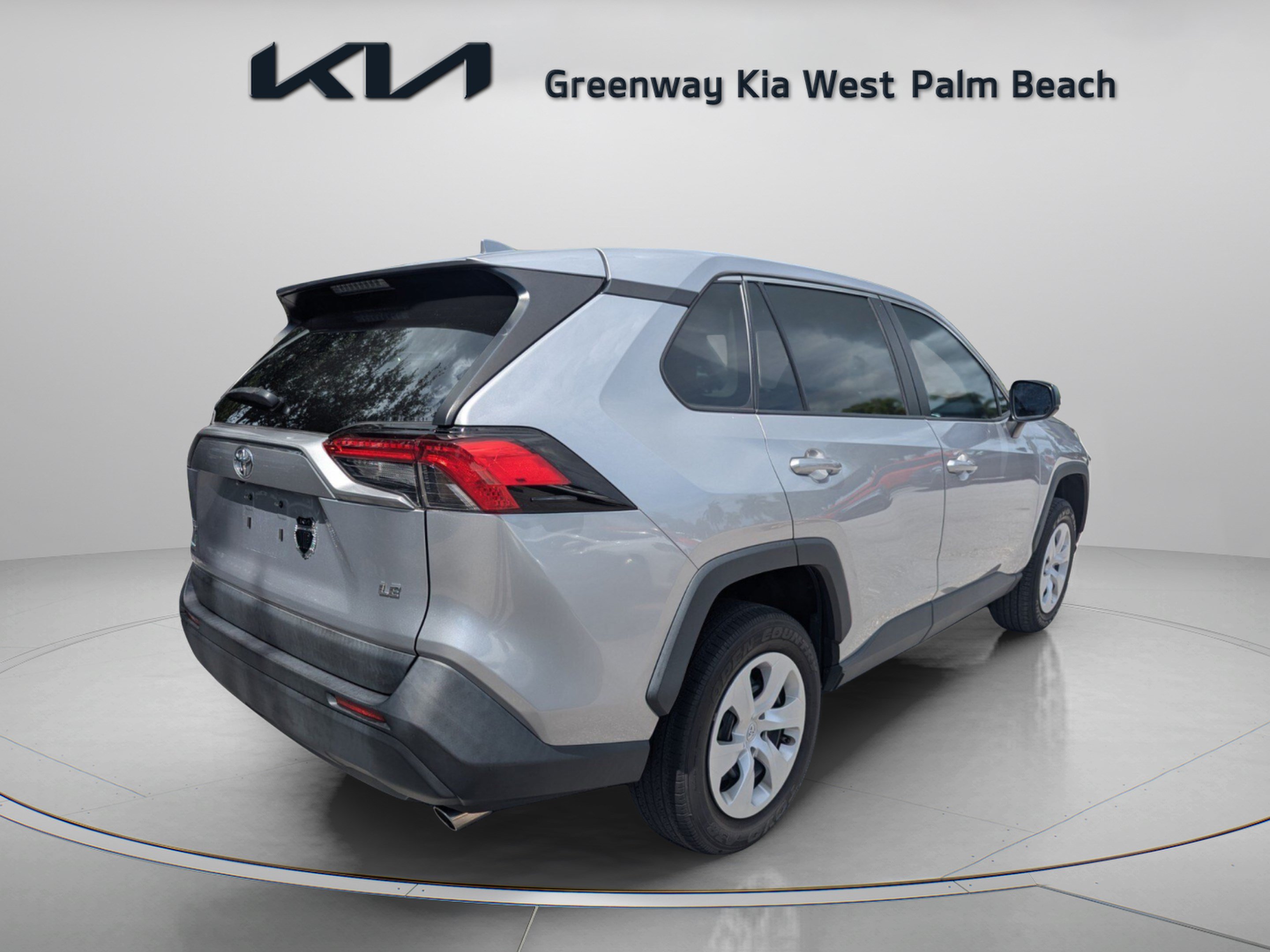 Used 2023 Toyota RAV4 LE FWD image 7