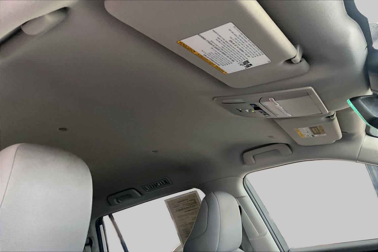 Used 2022 Toyota Highlander L FWD image 14