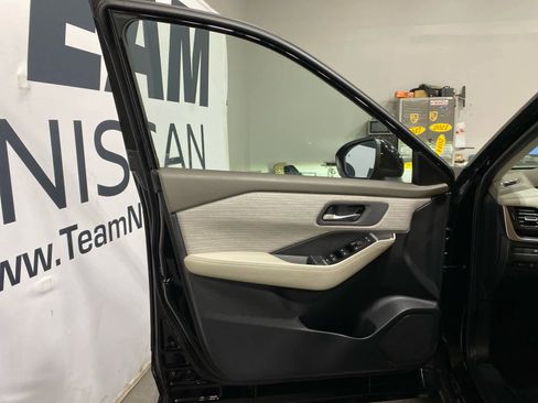 Used 2023 Nissan Rogue SV image 10