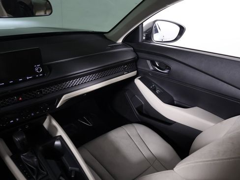 Used 2025 Honda Accord LX image 30