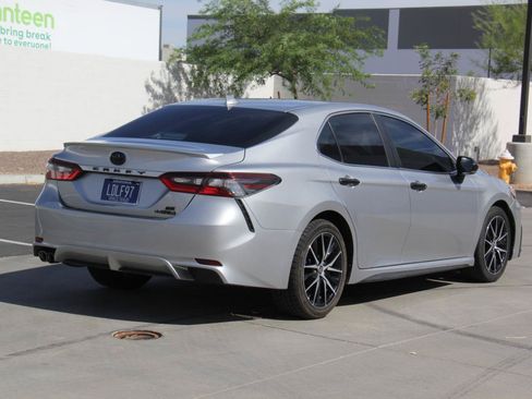 Used 2022 Toyota Camry SE FWD image 5