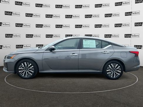Used 2025 Nissan Altima 2.5 SV FWD image 3