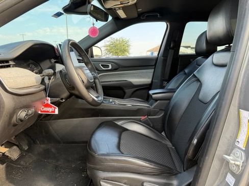Used 2023 Jeep Compass Latitude AWD/4WD image 13