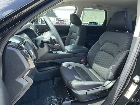 Used 2024 Nissan Pathfinder S image 26