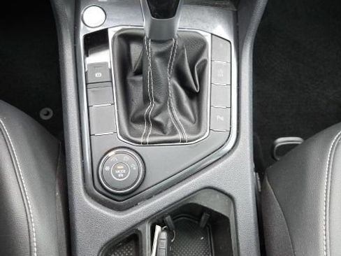 Certified 2023 Volkswagen Tiguan SE R-Line image 18