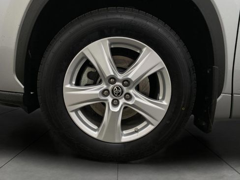 Used 2023 Toyota Highlander L image 12