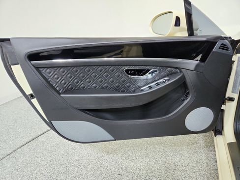 Used 2022 Bentley Continental GT image 23