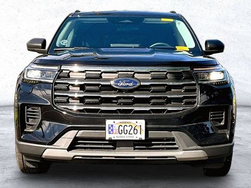 Used 2025 Ford Explorer Active RWD image 3