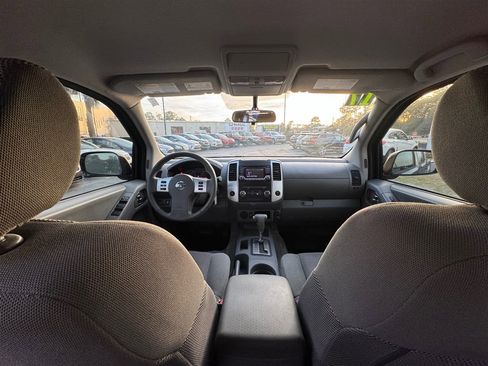 Used 2017 Nissan Frontier SV image 20