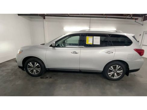 Used 2020 Nissan Pathfinder S image 5