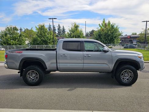 Used 2021 Toyota Tacoma TRD Off-Road AWD/4WD image 6