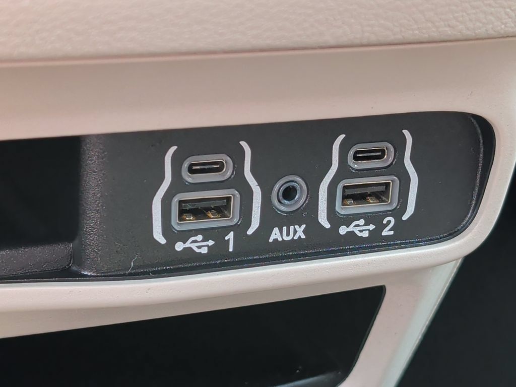 Used 2023 Chrysler Voyager LX FWD image 28