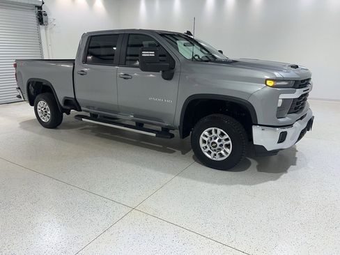Used 2025 Chevrolet Silverado 2500 LT w/ Convenience Package AWD/4WD image 7