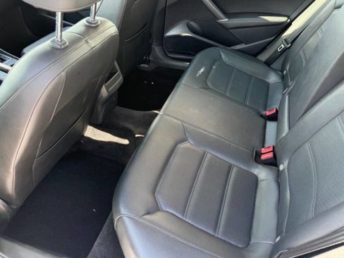 Used 2018 Volkswagen Passat 2.0T R-Line image 9