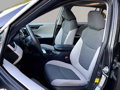 Used 2021 Toyota RAV4 XLE w/ Convenience Package AWD/4WD image 8