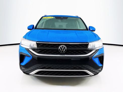 Used 2023 Volkswagen Taos SE image 2