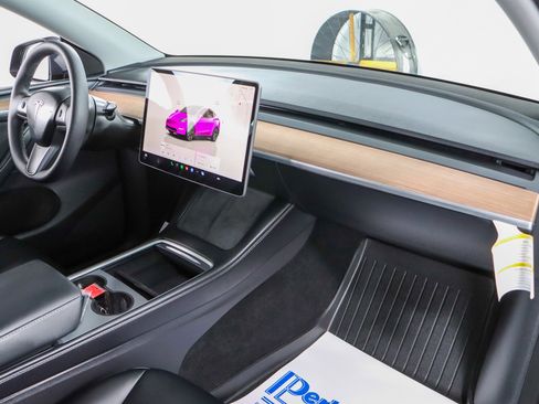 Used 2025 Tesla Model Y Long Range image 25