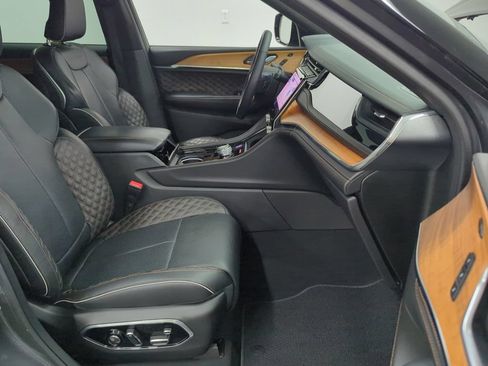 Used 2025 Jeep Grand Cherokee L Summit AWD/4WD image 42