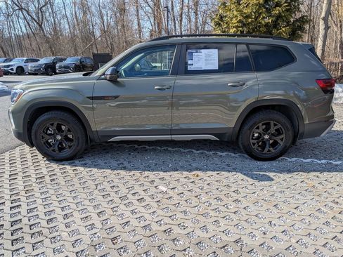 Used 2025 Volkswagen Atlas Peak Edition SE AWD/4WD image 2