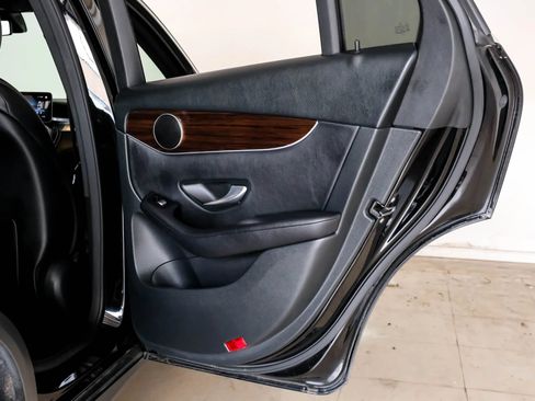 Used 2020 Mercedes-Benz GLC 300 4MATIC image 51