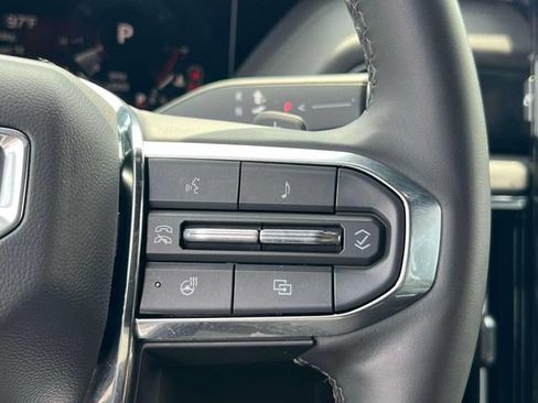 Used 2025 GMC Yukon XL Denali AWD/4WD image 23