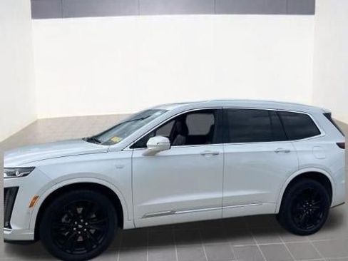 Certified 2023 Cadillac XT6 Premium Luxury w/ Technology Package AWD/4WD image 2