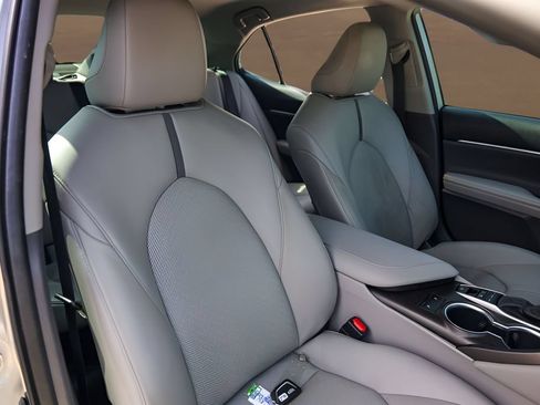 Used 2022 Toyota Camry XLE w/ Cold Weather Package FWD image 28