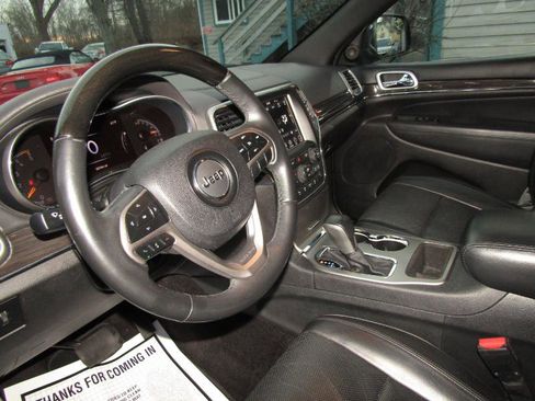 Used 2018 Jeep Grand Cherokee Overland image 11