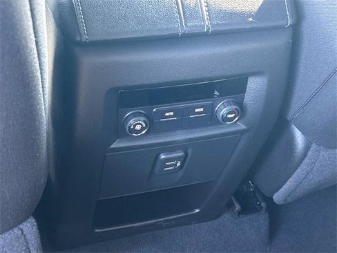 Used 2024 Chevrolet Traverse LT image 19