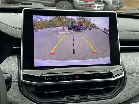 Used 2024 Jeep Compass Latitude image 10