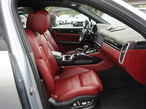 Used 2019 Porsche Cayenne image 19
