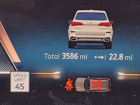 Used 2026 BMW X5 xDrive40i w/ M Sport Package image 27