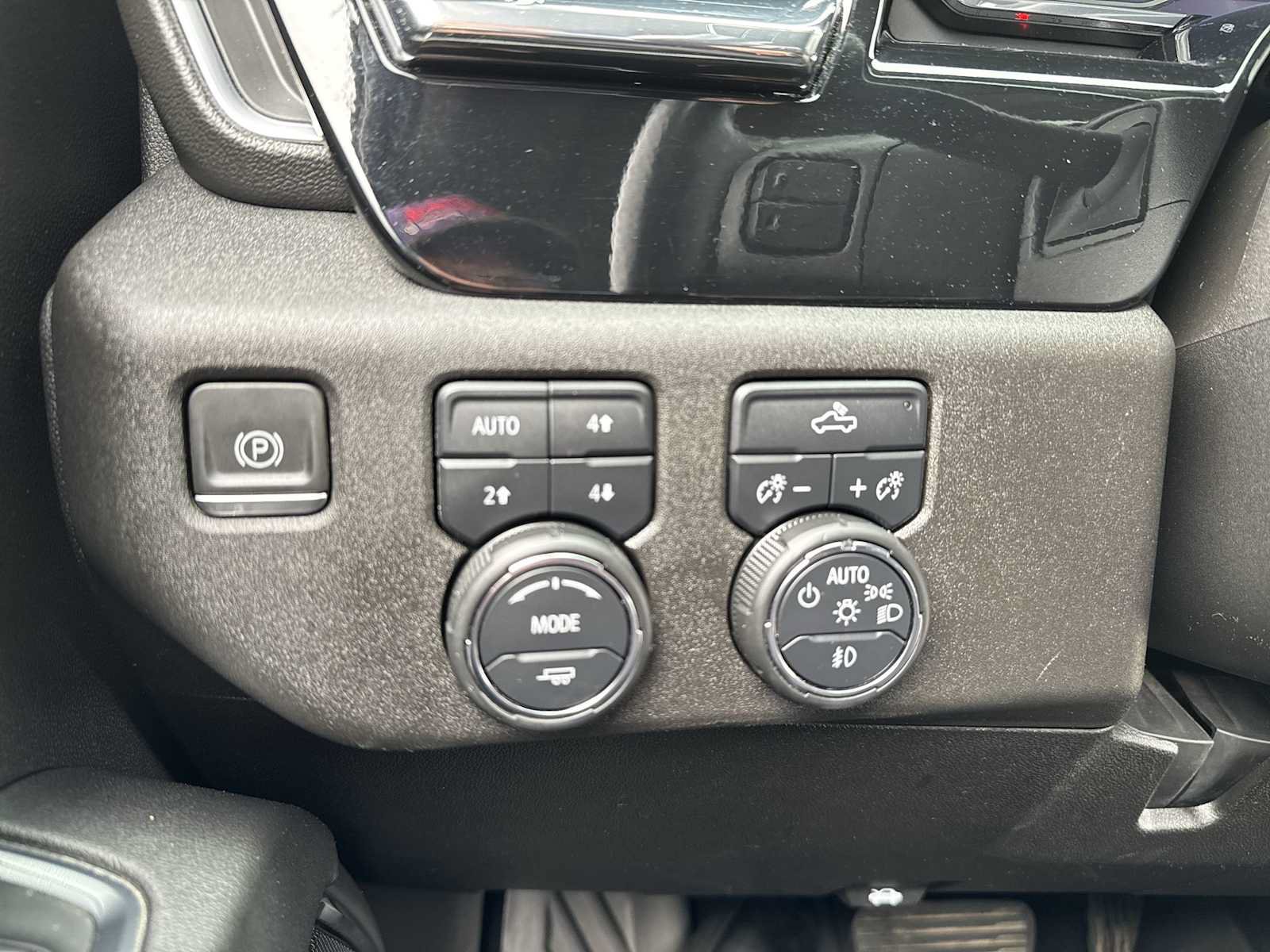 Certified 2024 Chevrolet Silverado 1500 RST w/ Z71 Off-Road Package AWD/4WD image 30
