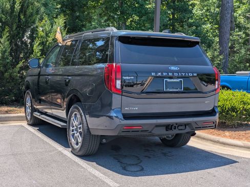 Certified 2025 Ford Expedition Active RWD image 5