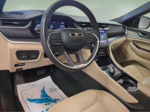 Used 2023 Jeep Grand Cherokee Limited w/ Luxury Tech Group II image 23