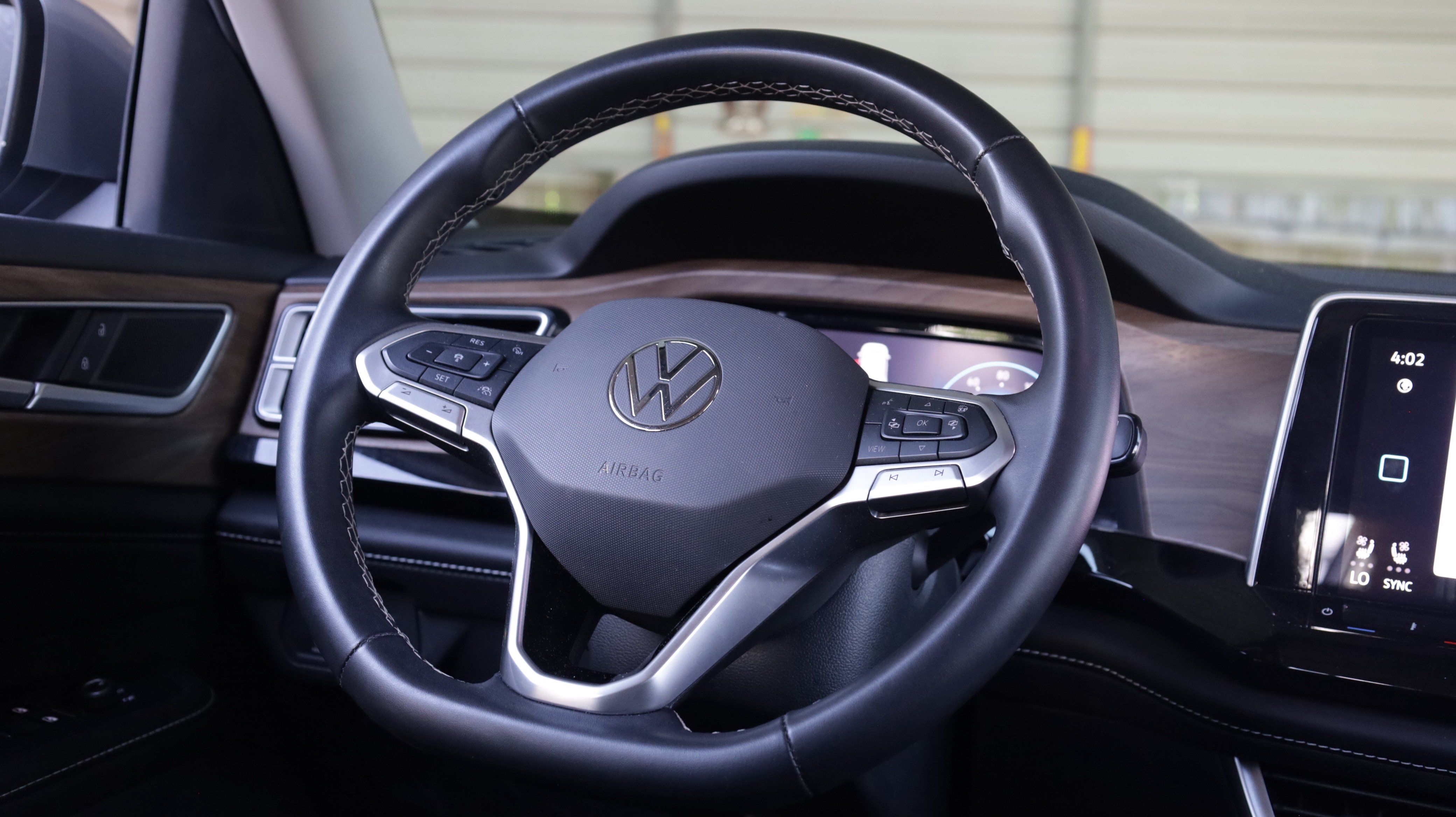 Used 2024 Volkswagen Atlas SE FWD image 7