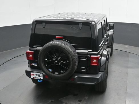 Used 2022 Jeep Wrangler Unlimited Sahara w/ Cold Weather Group AWD/4WD image 31