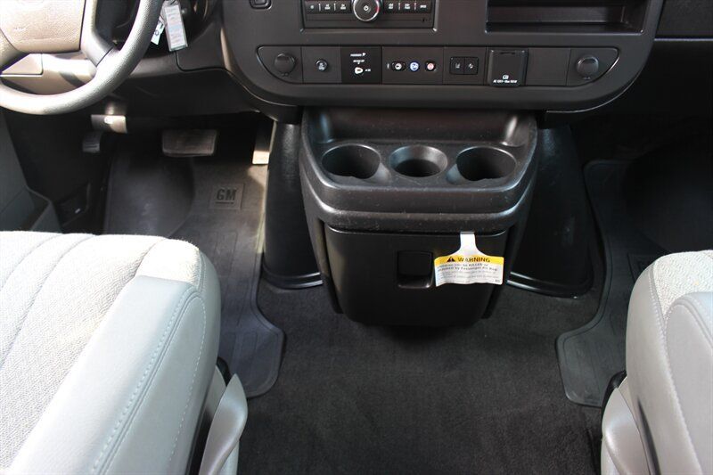 Used 2025 GMC Savana 3500 LT w/ LT Preferred Equipment Group RWD image 18