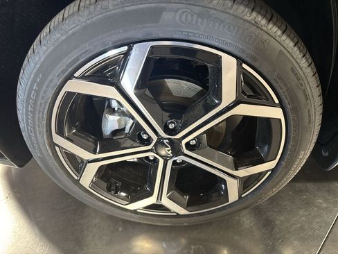 Certified 2025 Kia Niro EX Touring image 10