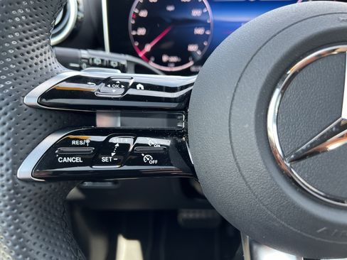 Used 2025 Mercedes-Benz GLC 350e image 19