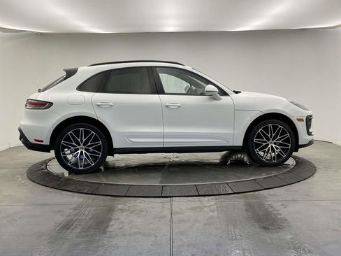 Used 2023 Porsche Macan image 8