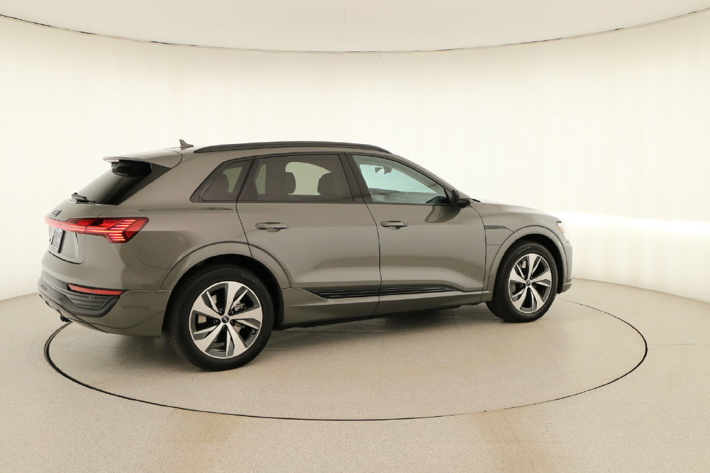 Certified 2024 Audi Q8 e-tron Premium AWD/4WD image 7