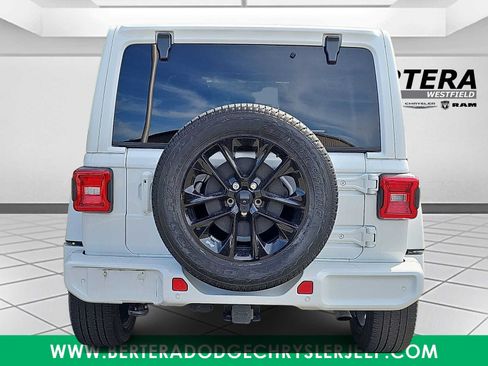 Used 2023 Jeep Wrangler Unlimited Sahara AWD/4WD image 5