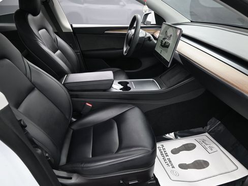 Used 2022 Tesla Model Y Long Range image 35
