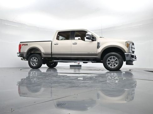 Used 2018 Ford F250 Lariat w/ Chrome Package image 31