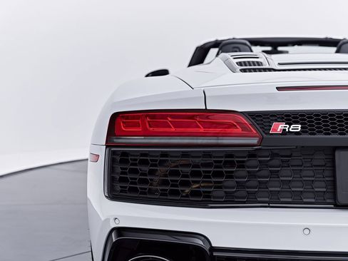 Used 2022 Audi R8 V10 performance w/ Carbon Exterior Package RWD image 40