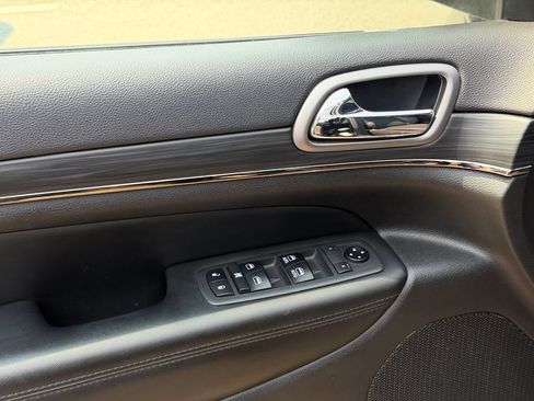 Used 2019 Jeep Grand Cherokee Limited X AWD/4WD image 12