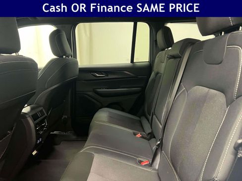 Used 2025 Jeep Grand Cherokee Laredo X w/ Luxury Tech Group I AWD/4WD image 16